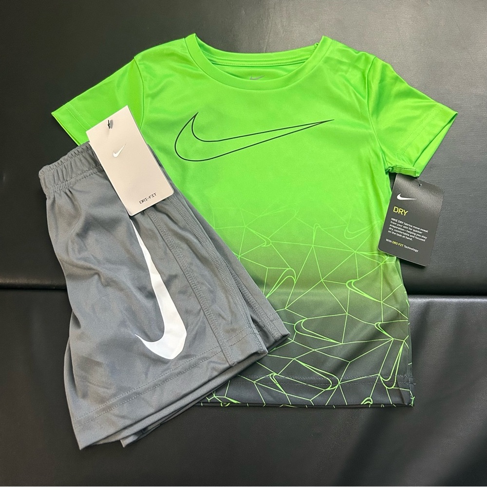 NWT Nike Athletic Set Boys Size 3T